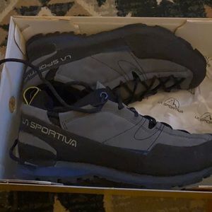 Men’s la Sportiva approach shoes 10